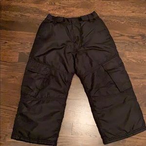 Old navy kid snow pants size 6-7
